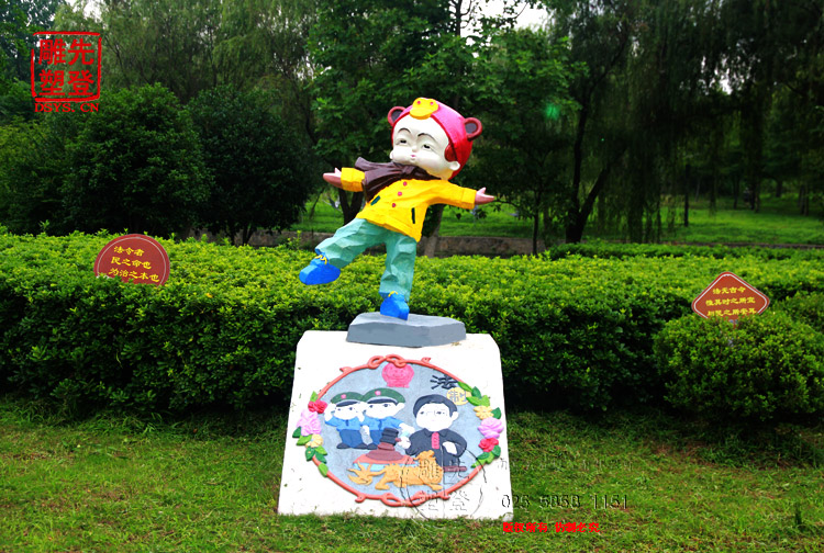 ���娃卡通雕塑系�?.jpg